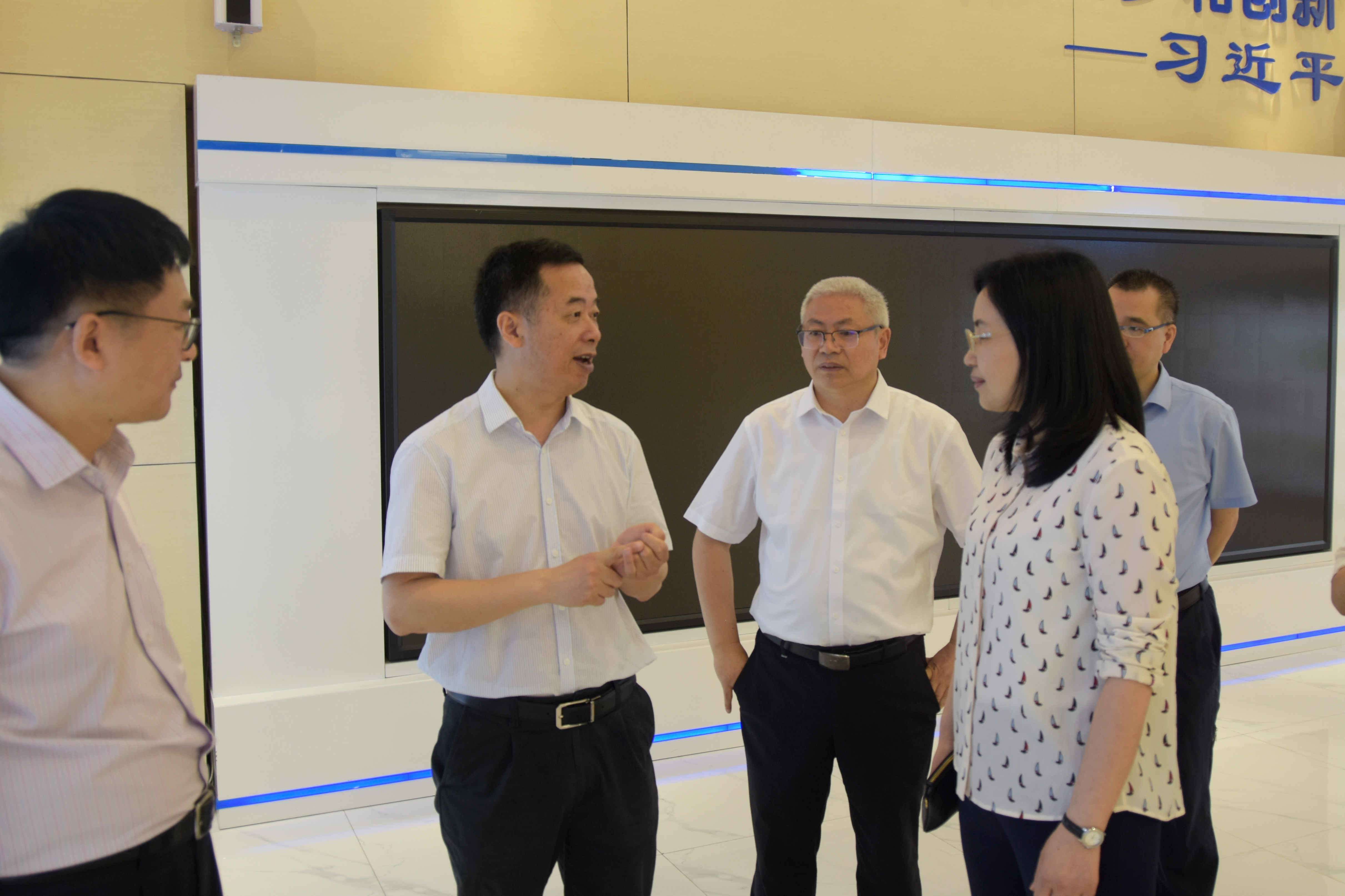 四川省委组织部副部长易林莅临产研院检查指导工作