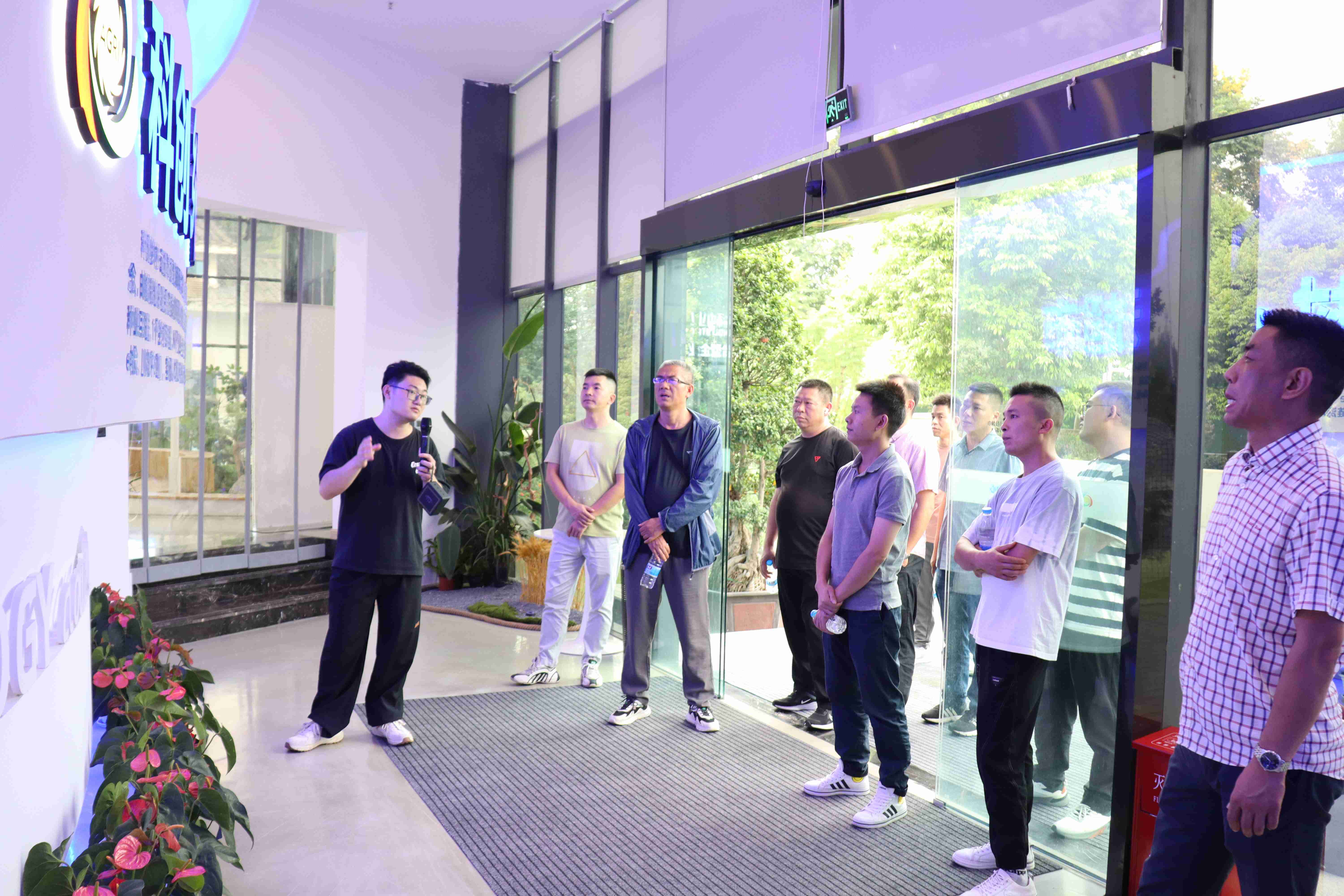  成都市龙泉驿区&ldquo;实施乡村振兴战略，加快建设城乡融合实践区&rdquo;专题培训班一行莅临川农牛科创农庄