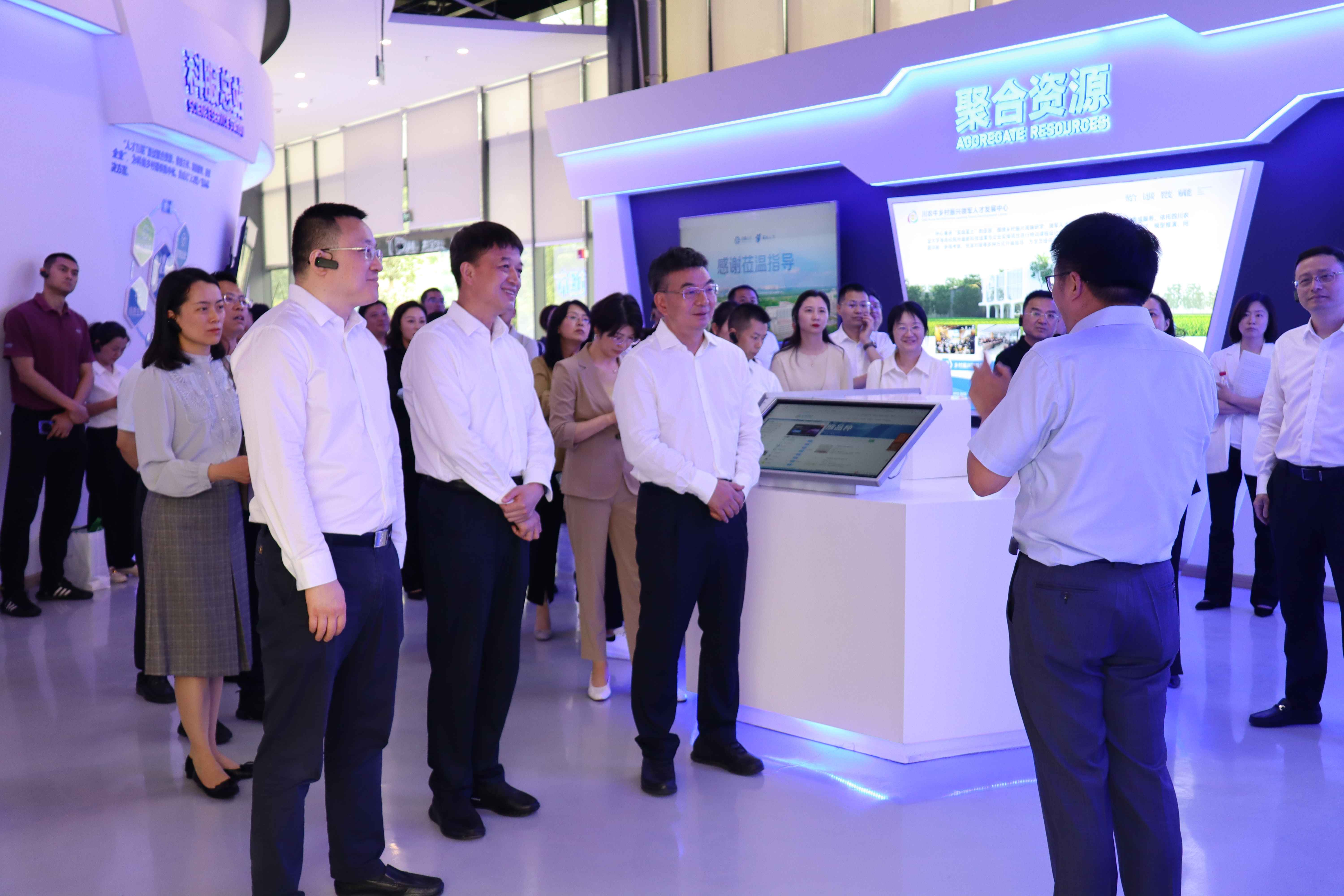 四川省人才发展雁阵格局暨县（市、区）人才工作先行区建设工作推进会召开