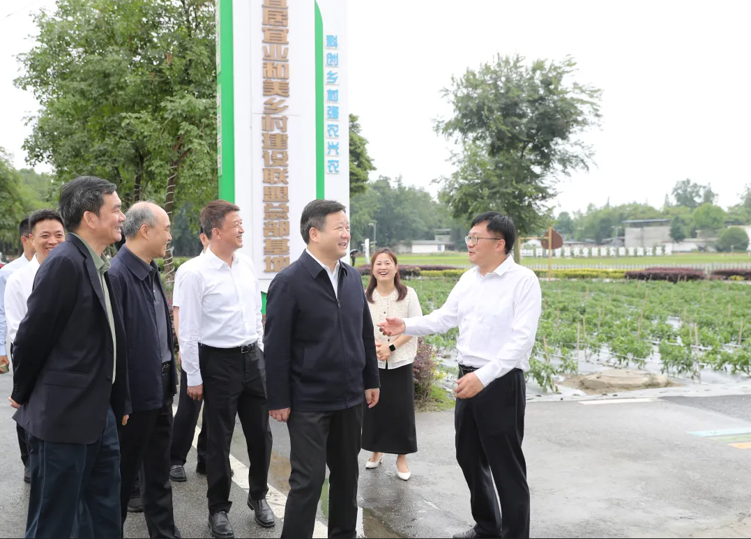 曹立军在温江区调研