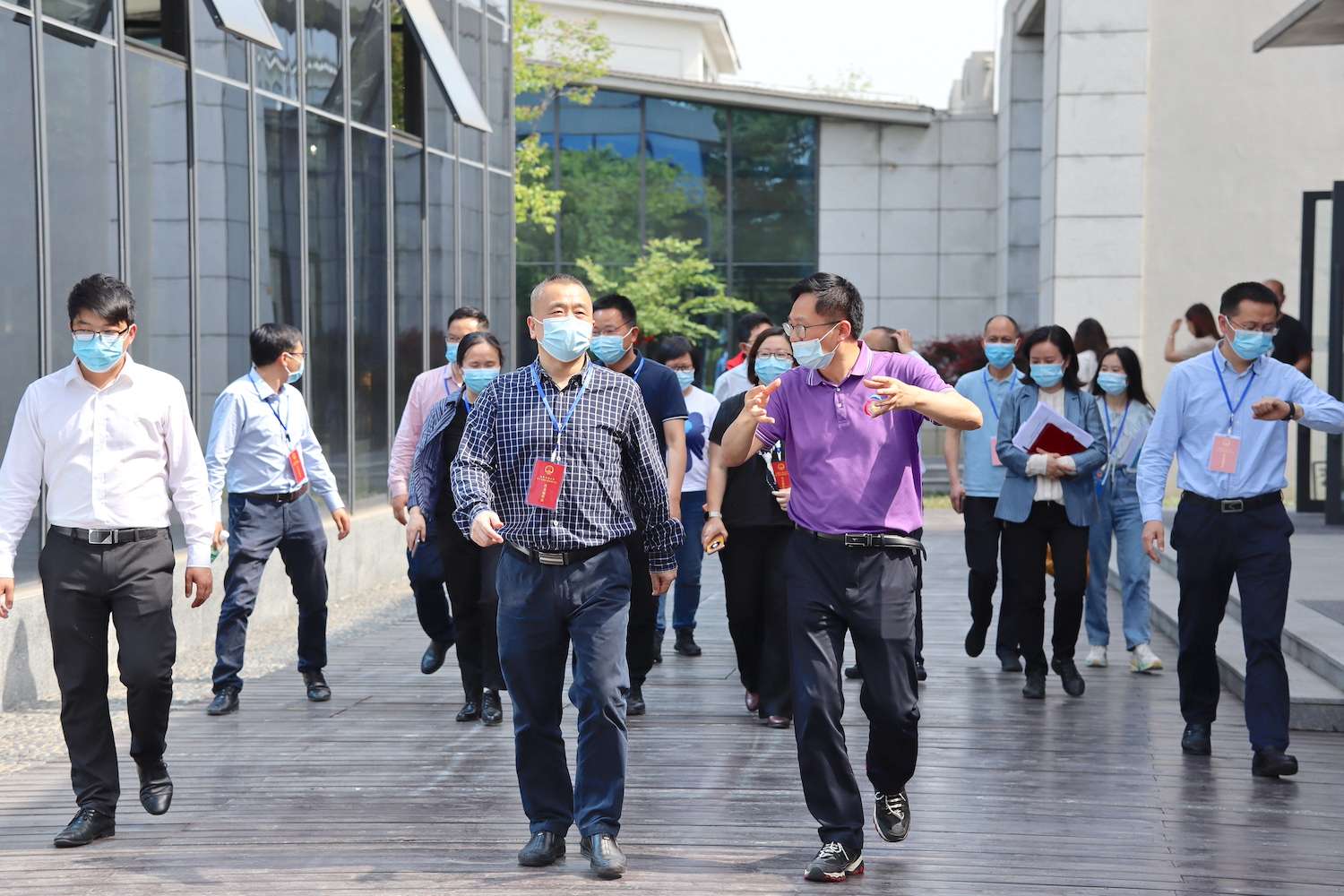 温江区人大常委会马良清、雷志全等一行莅临川农牛科创农庄